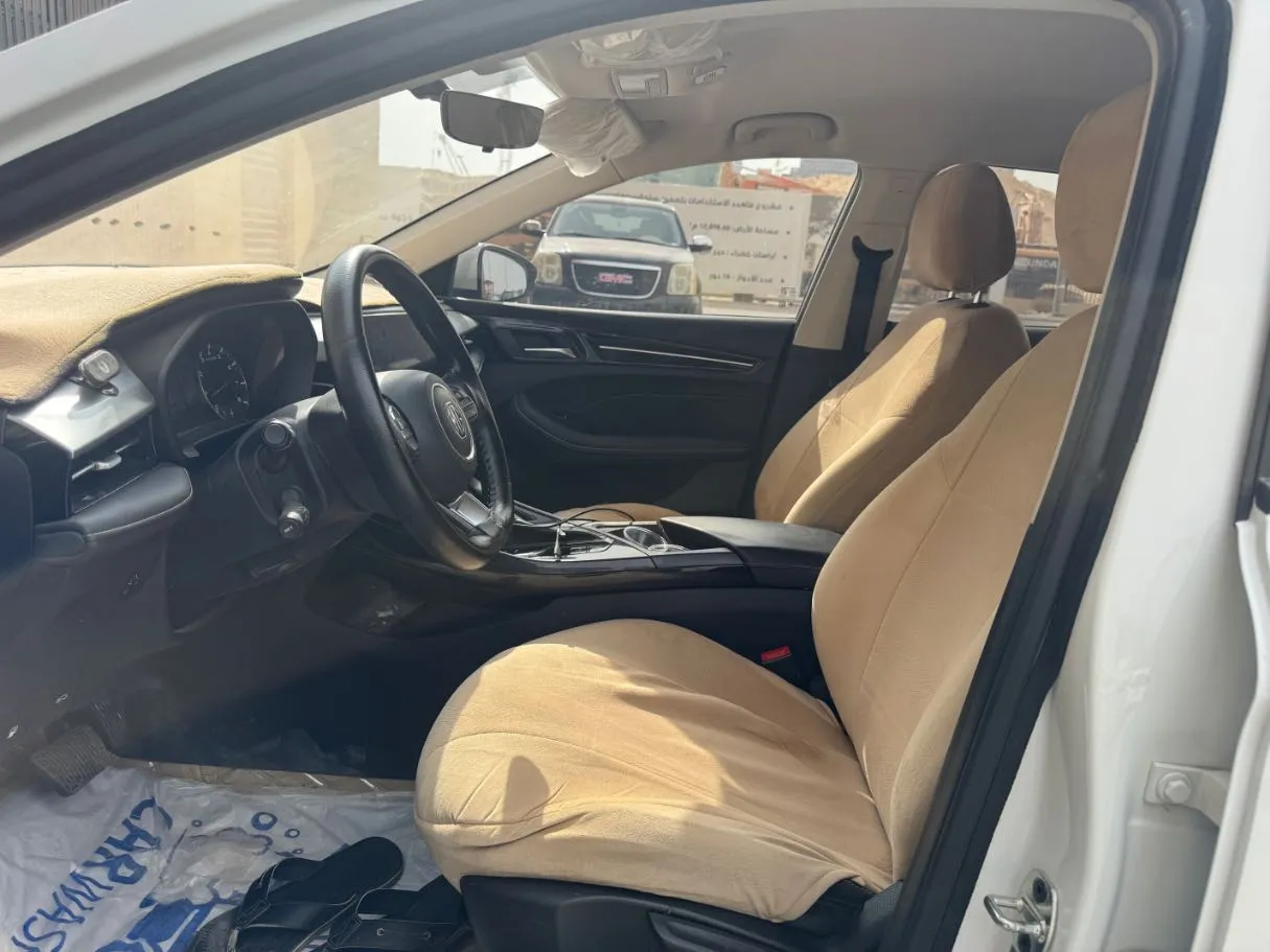 Car image 11