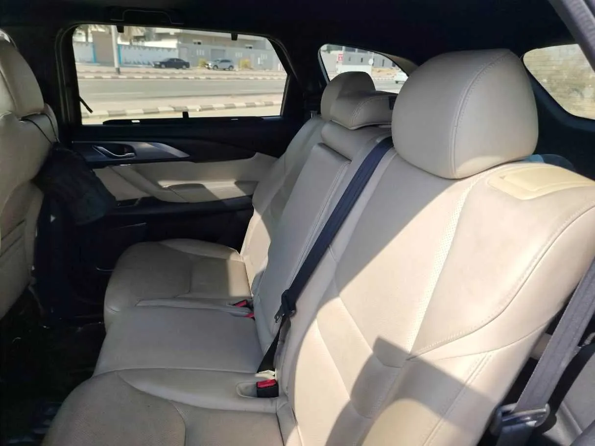Car image 18