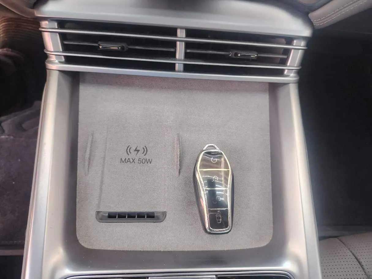 Car image 33