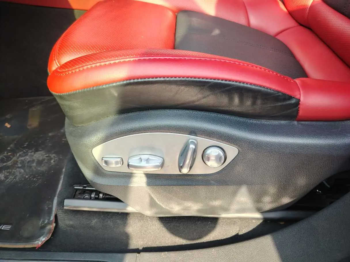 Car image 40