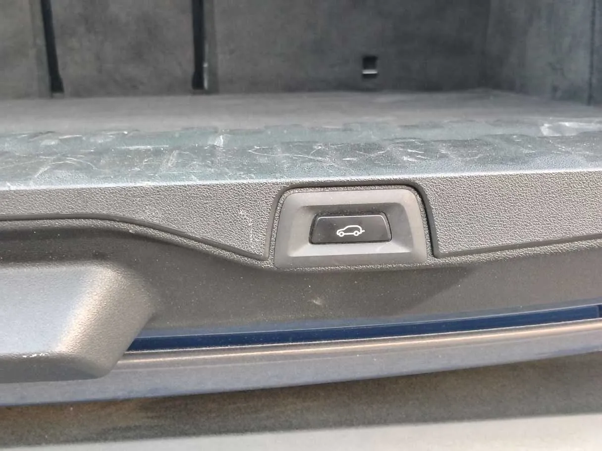 Car image 29