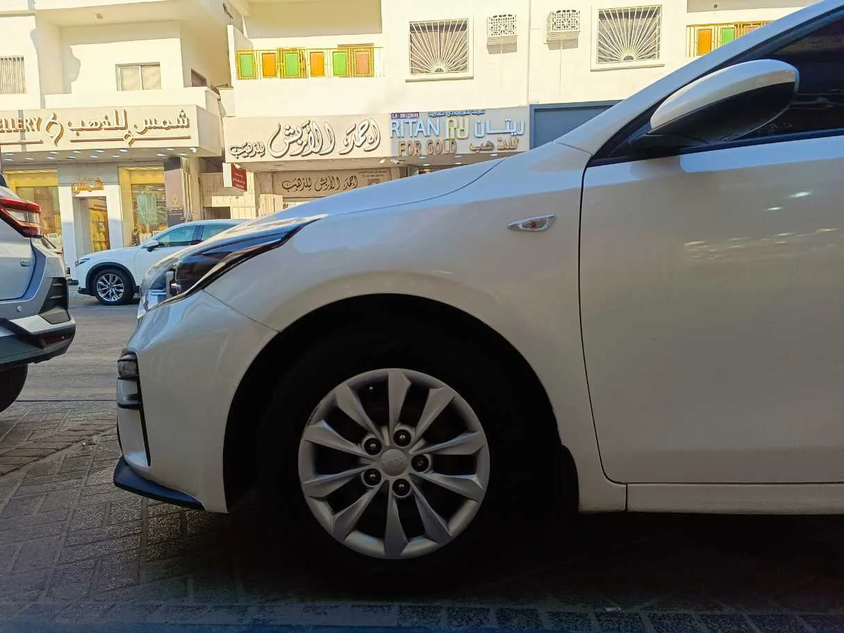 Car image 9