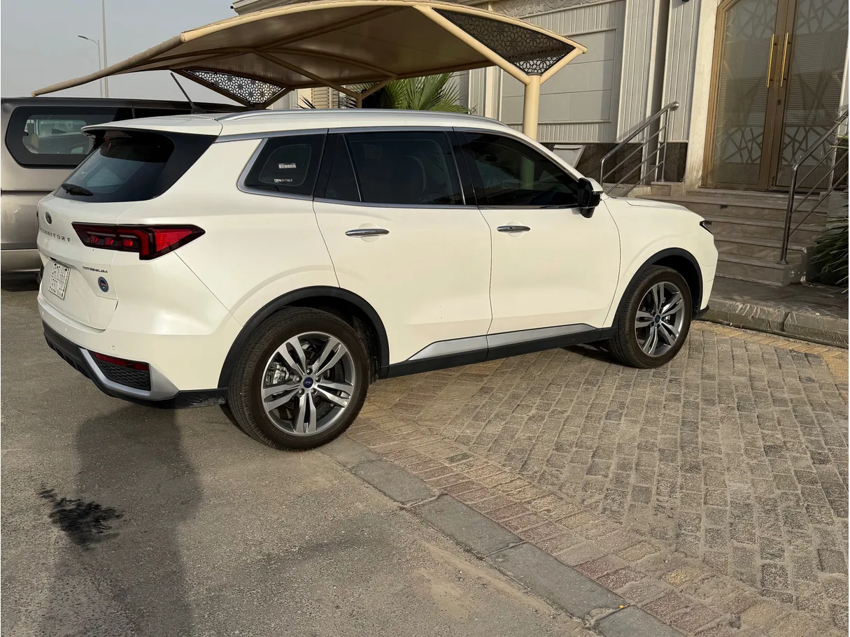 Car image 13