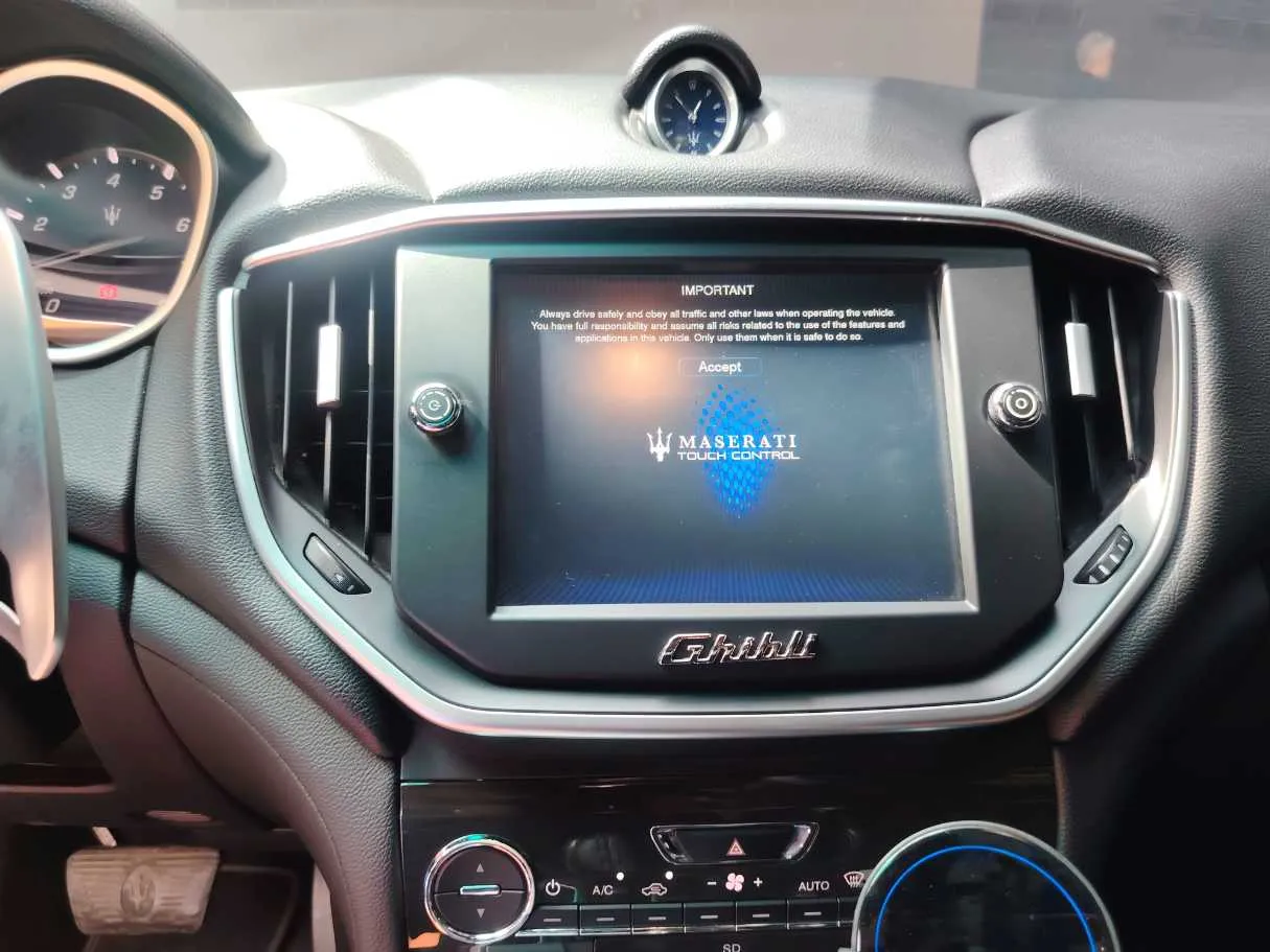 Car image 19