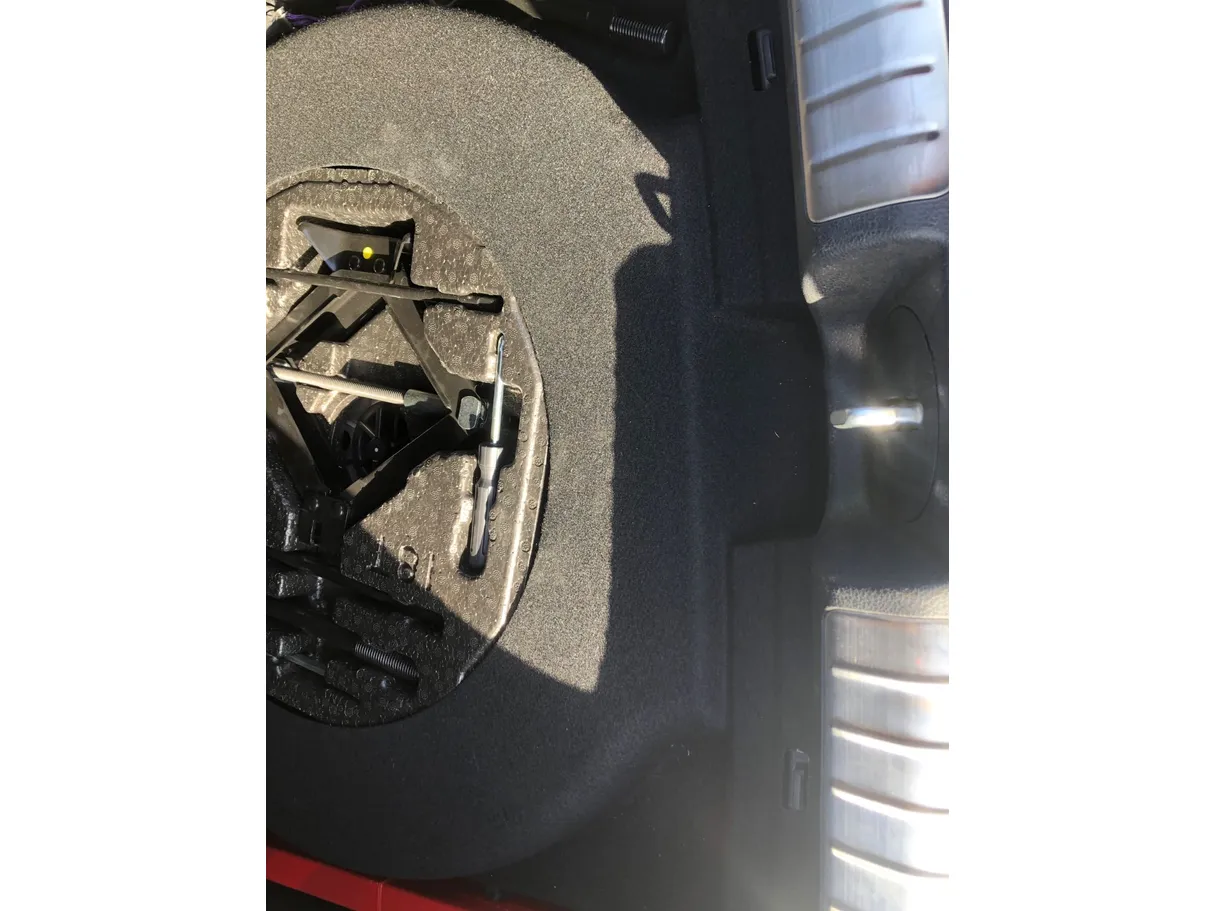 Car image 24