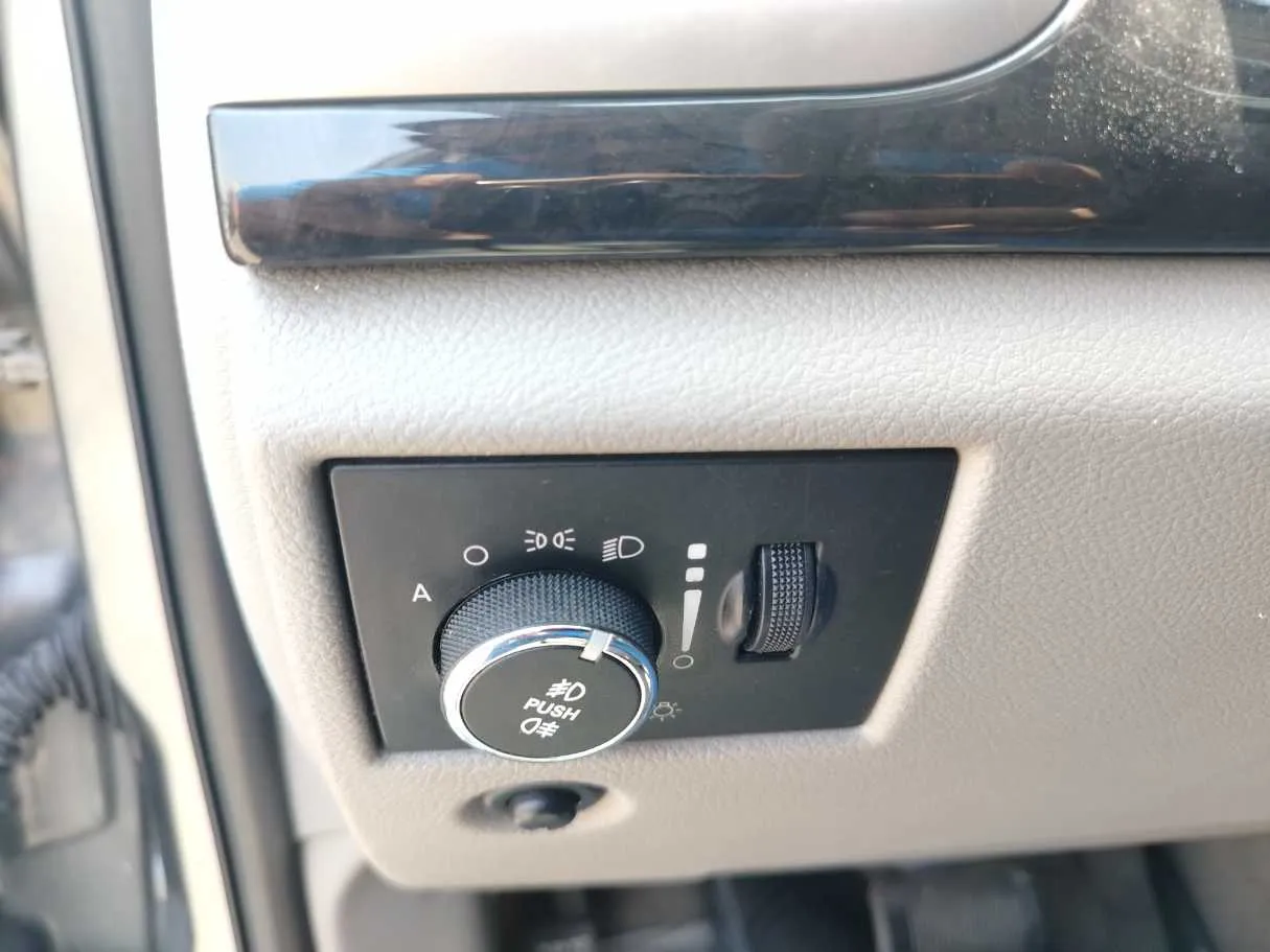 Car image 40