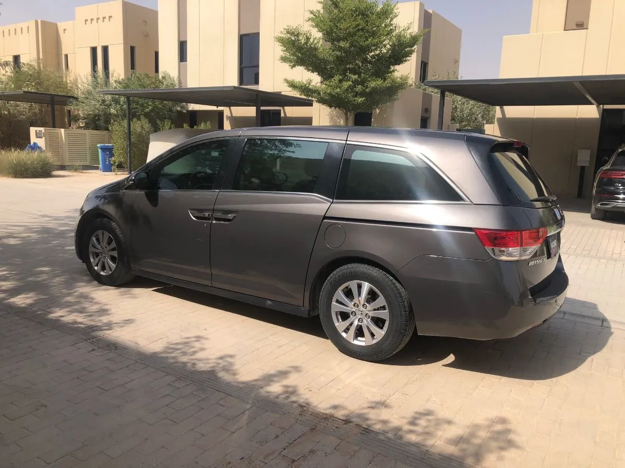 Car image 8