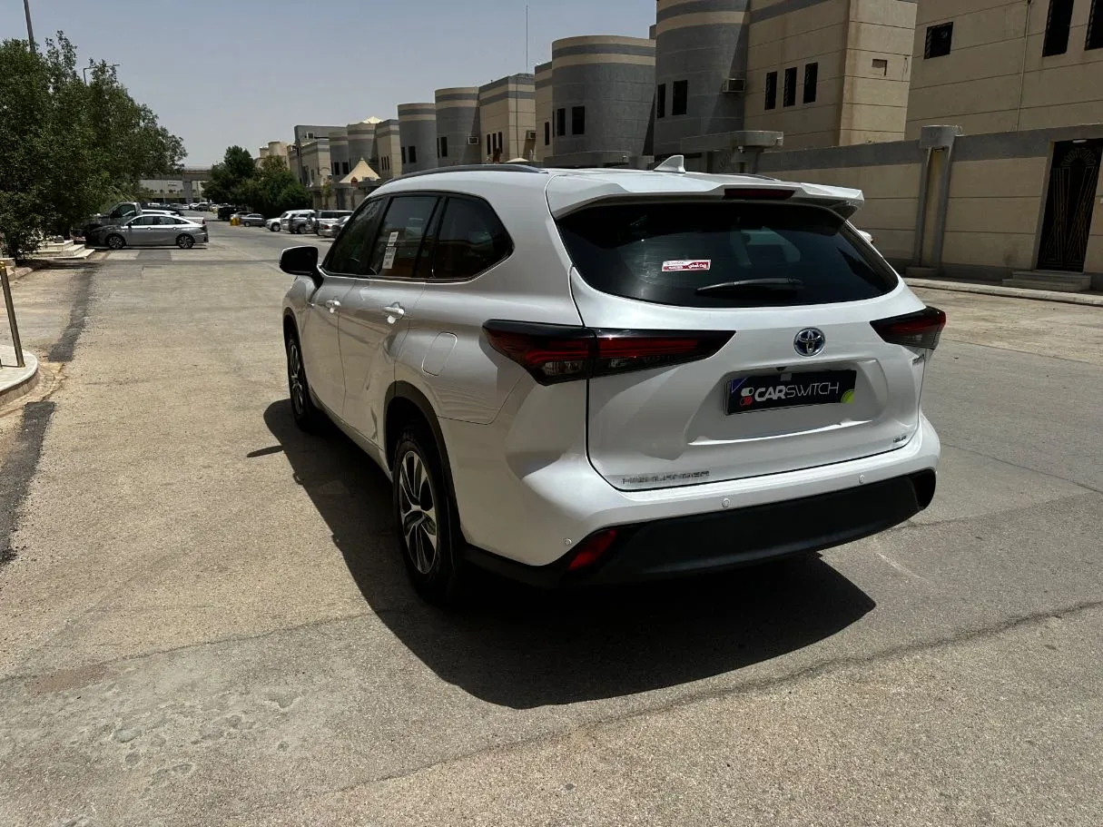 Car image 7