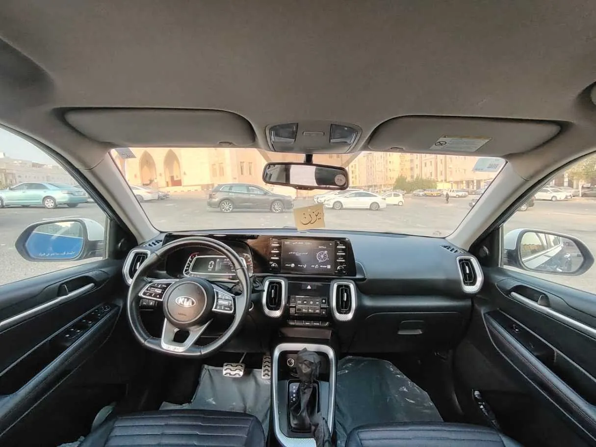 Car image 17