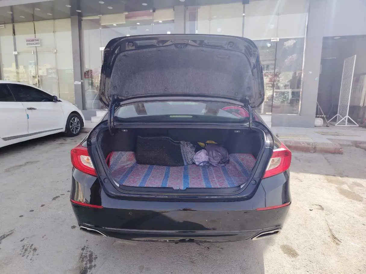 Car image 22