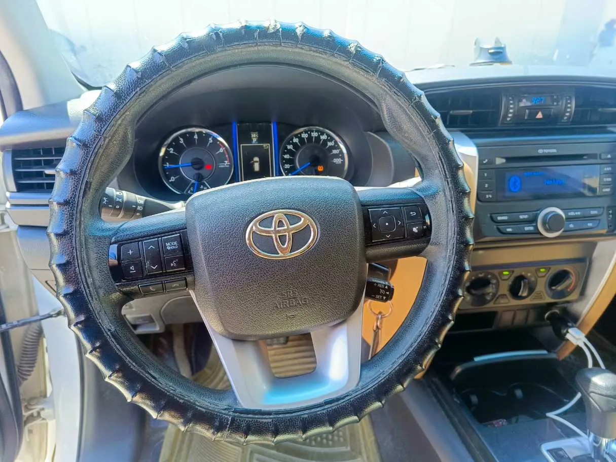 Car image 26