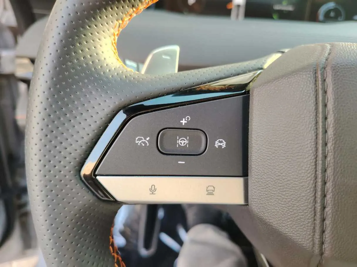 Car image 40
