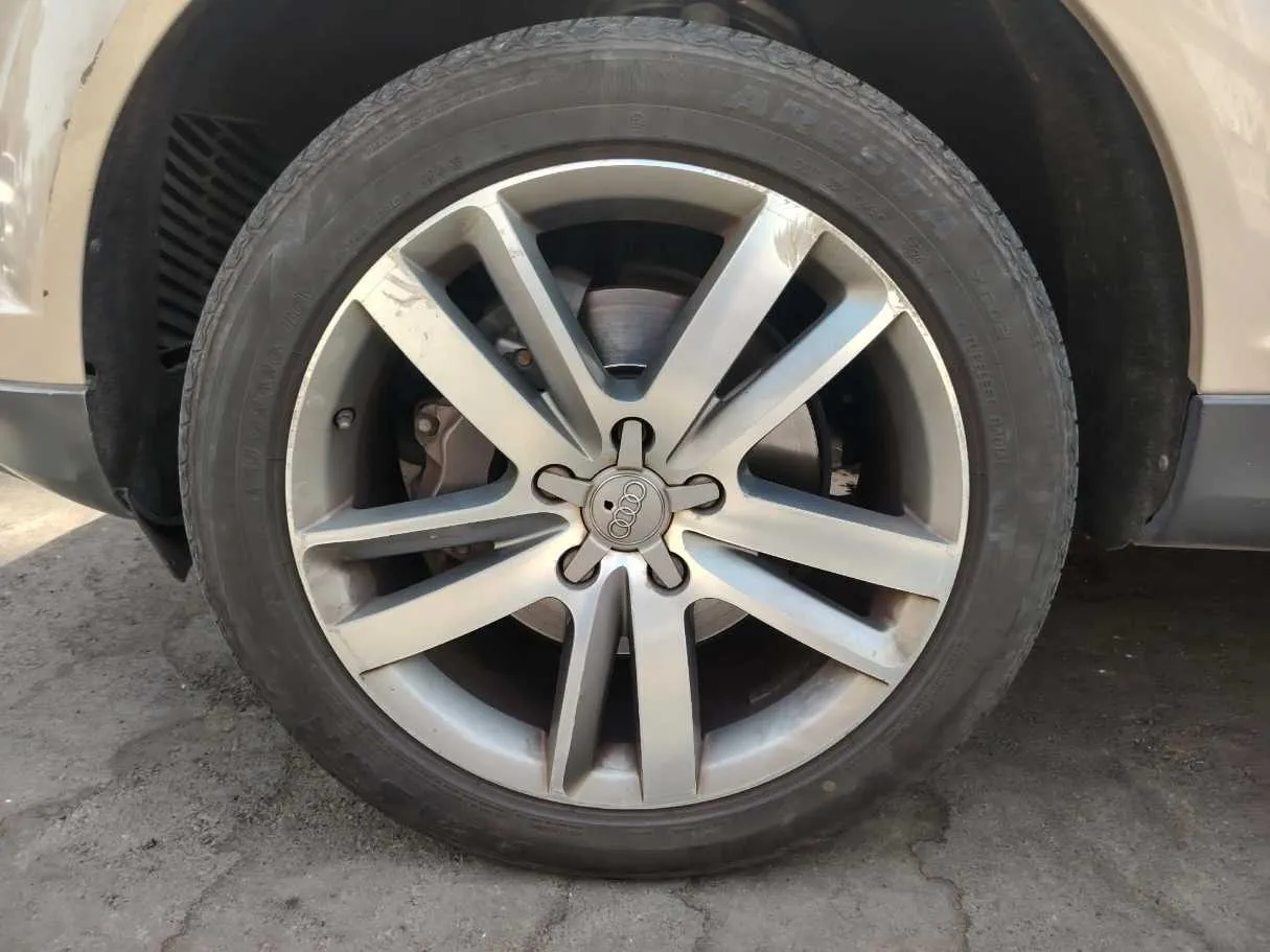 Car image 10