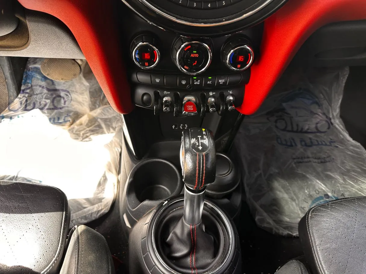 Car image 16