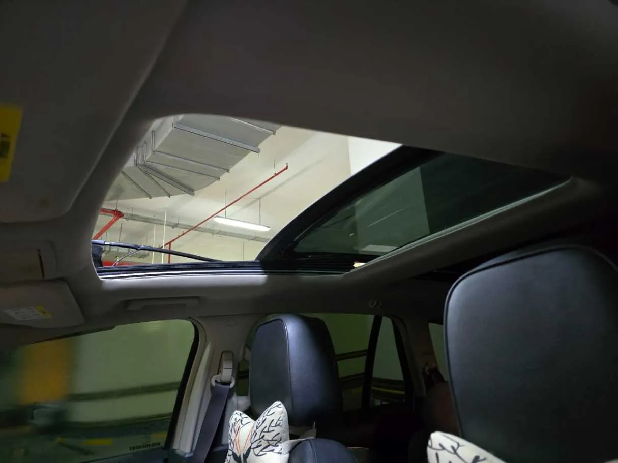 Car image 25