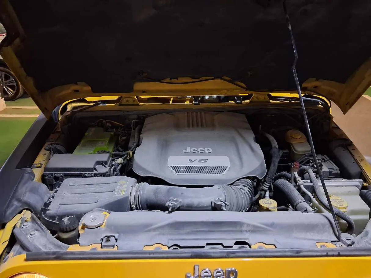 Car image 18