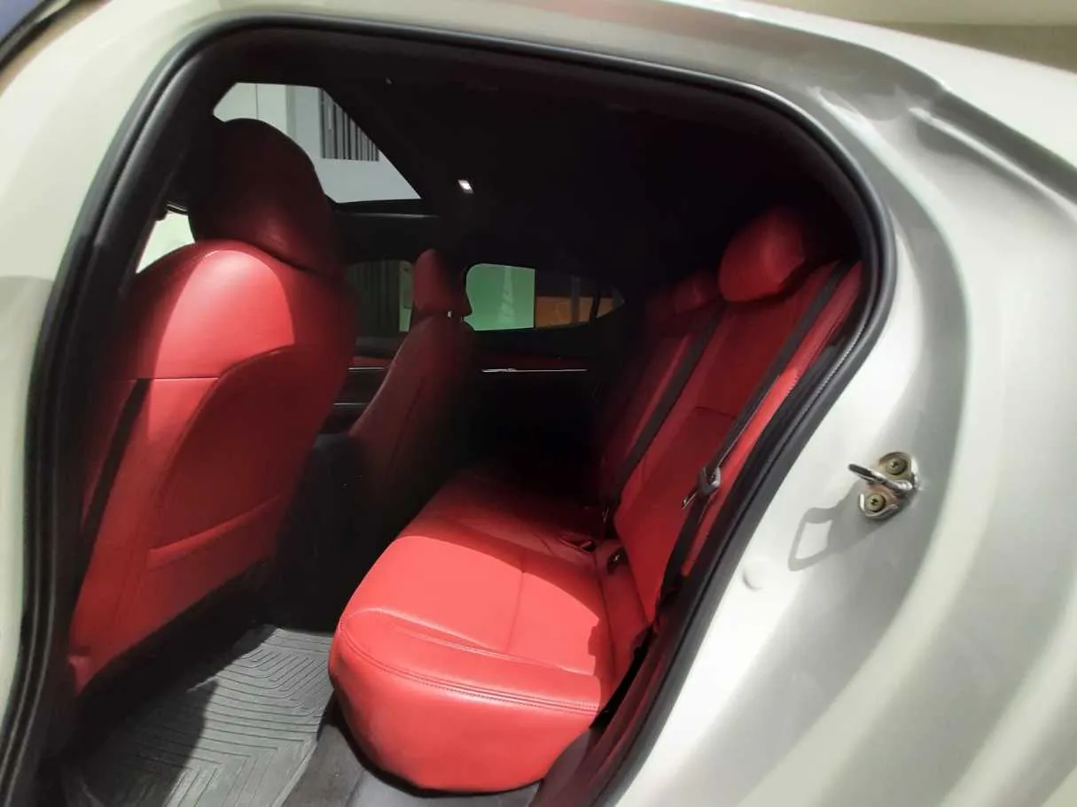 Car image 13