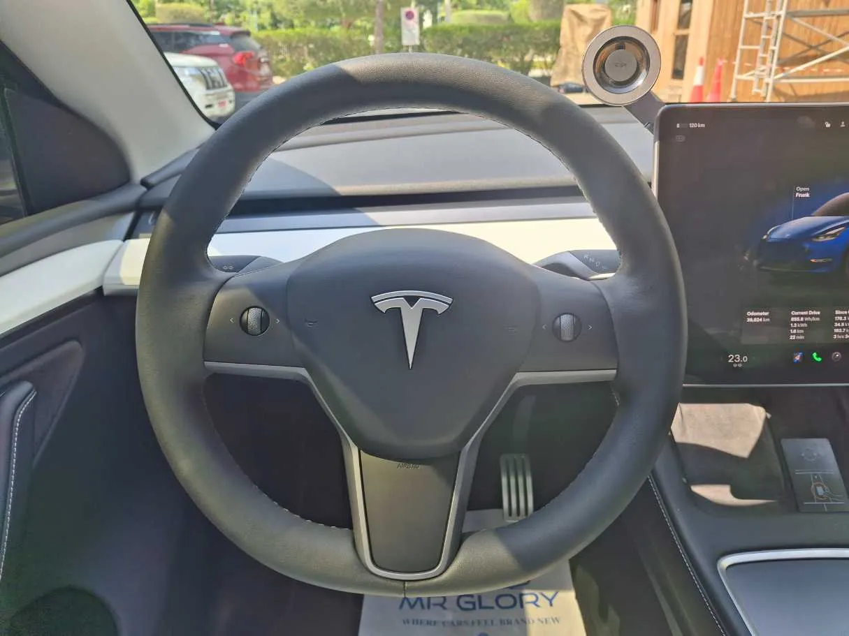 Car image 17