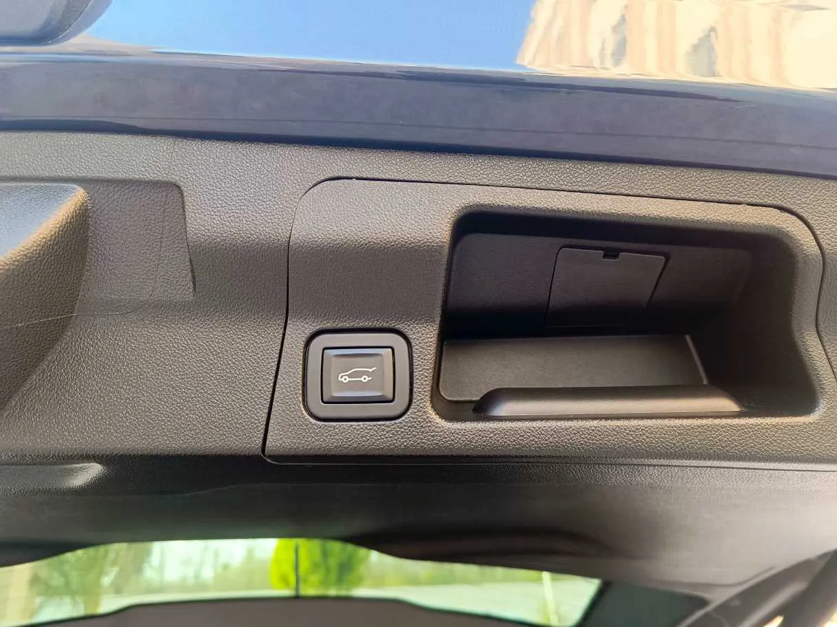 Car image 35