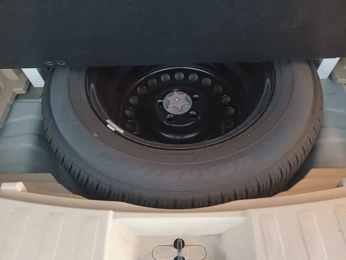 Car image 20