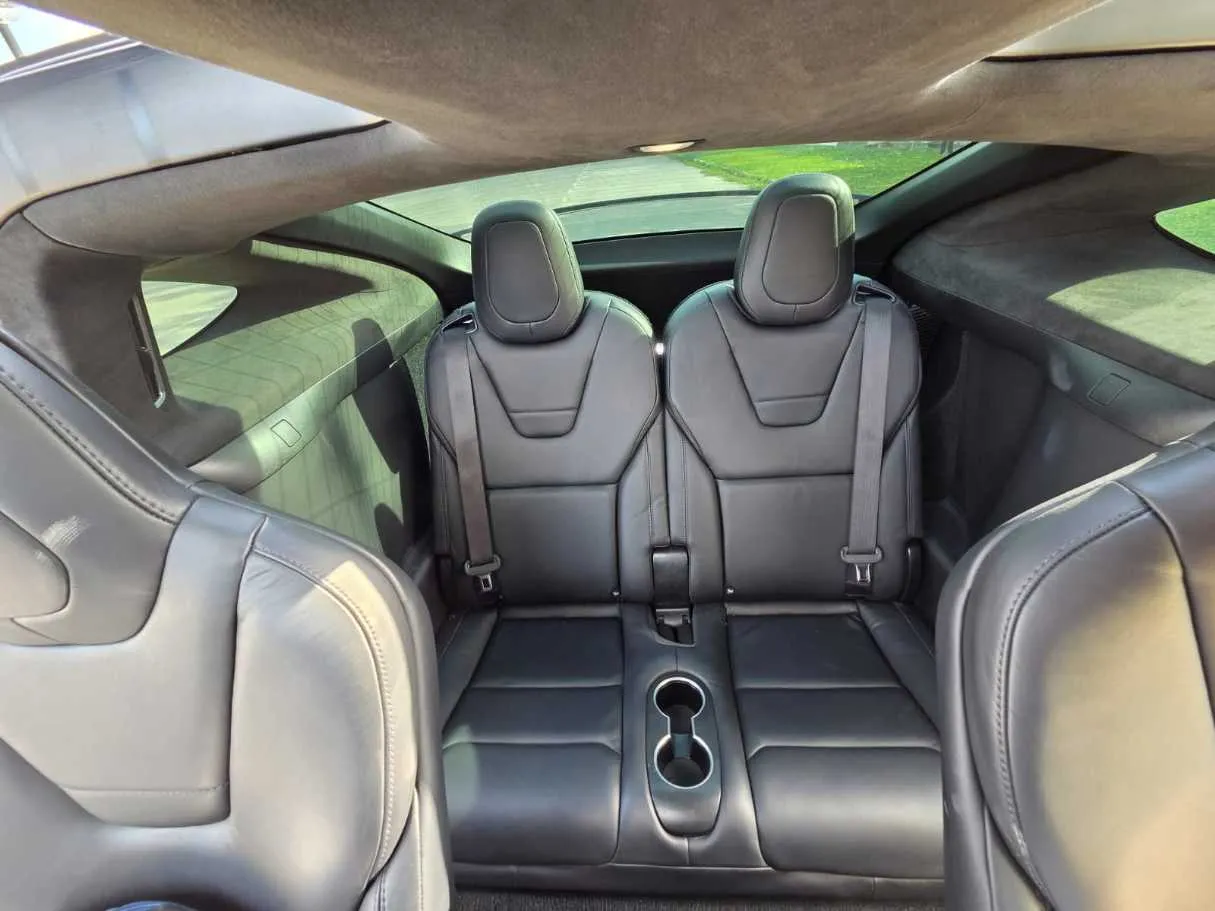 Car image 16