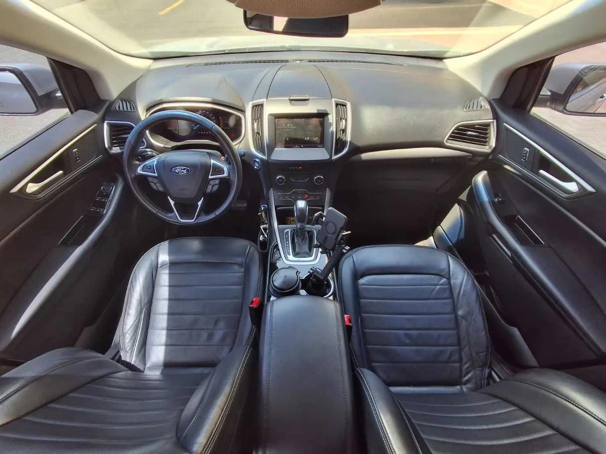 Car image 13