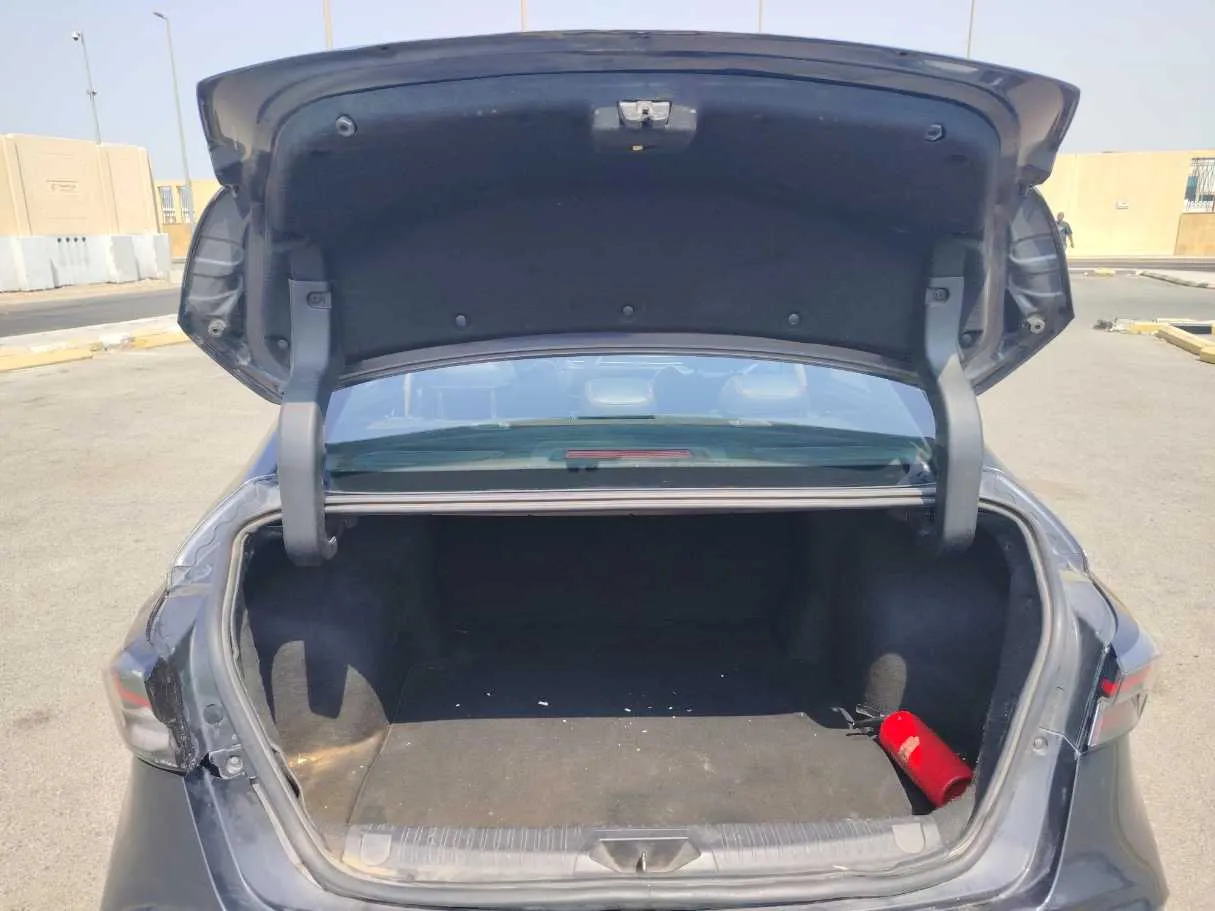 Car image 23