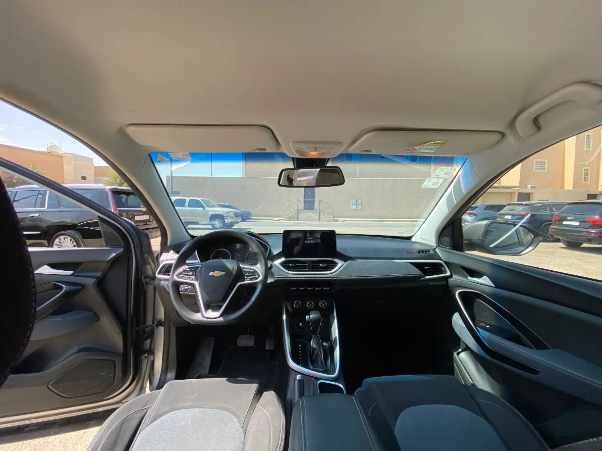 Car image 13
