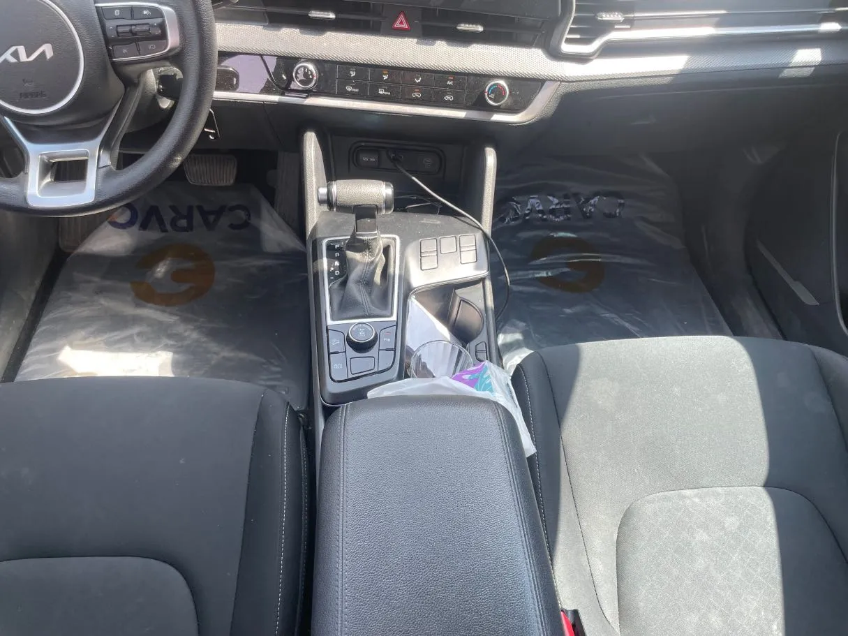 Car image 18