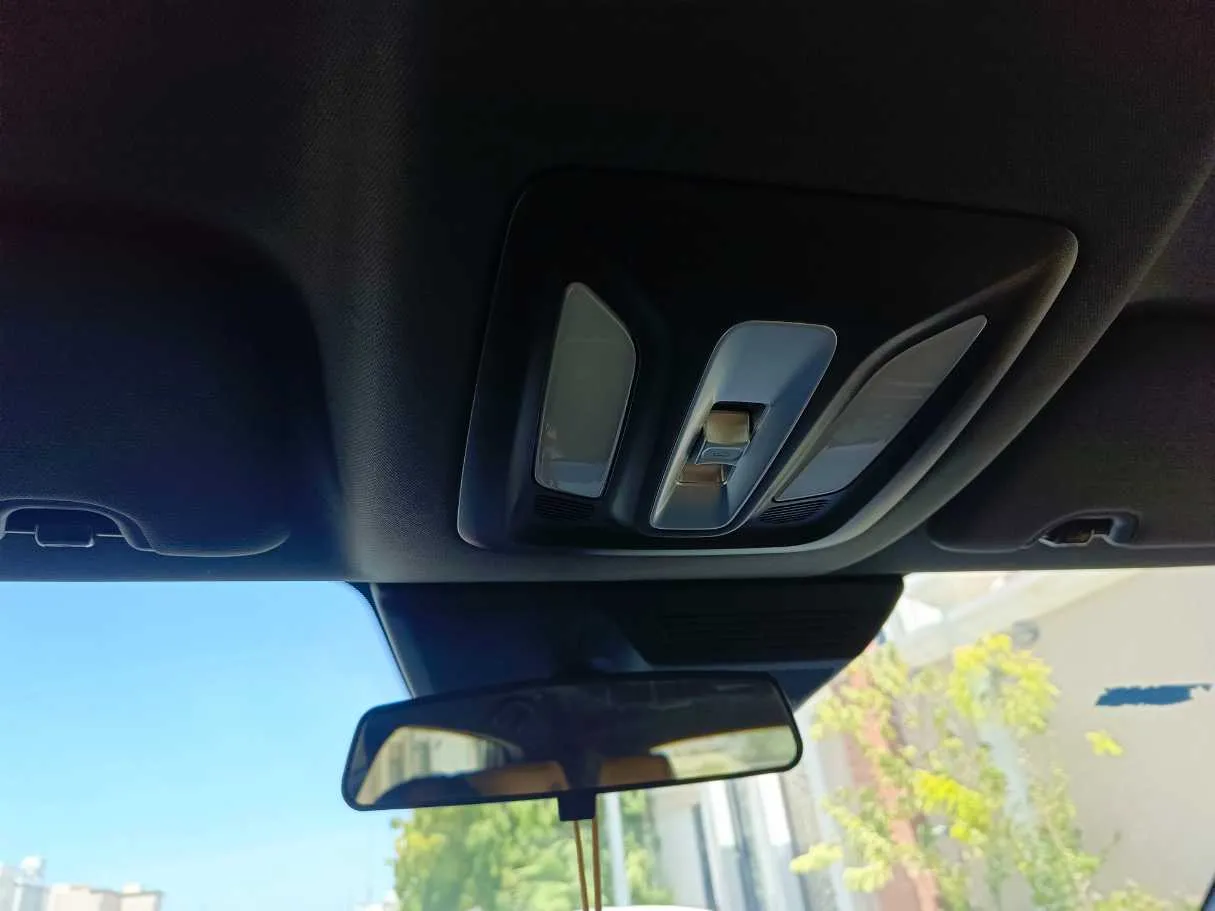 Car image 33