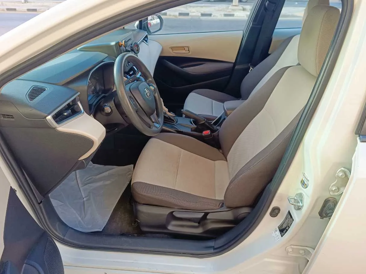 Car image 14