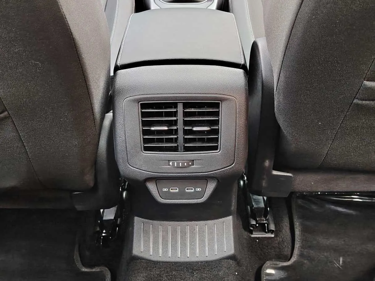Car image 35