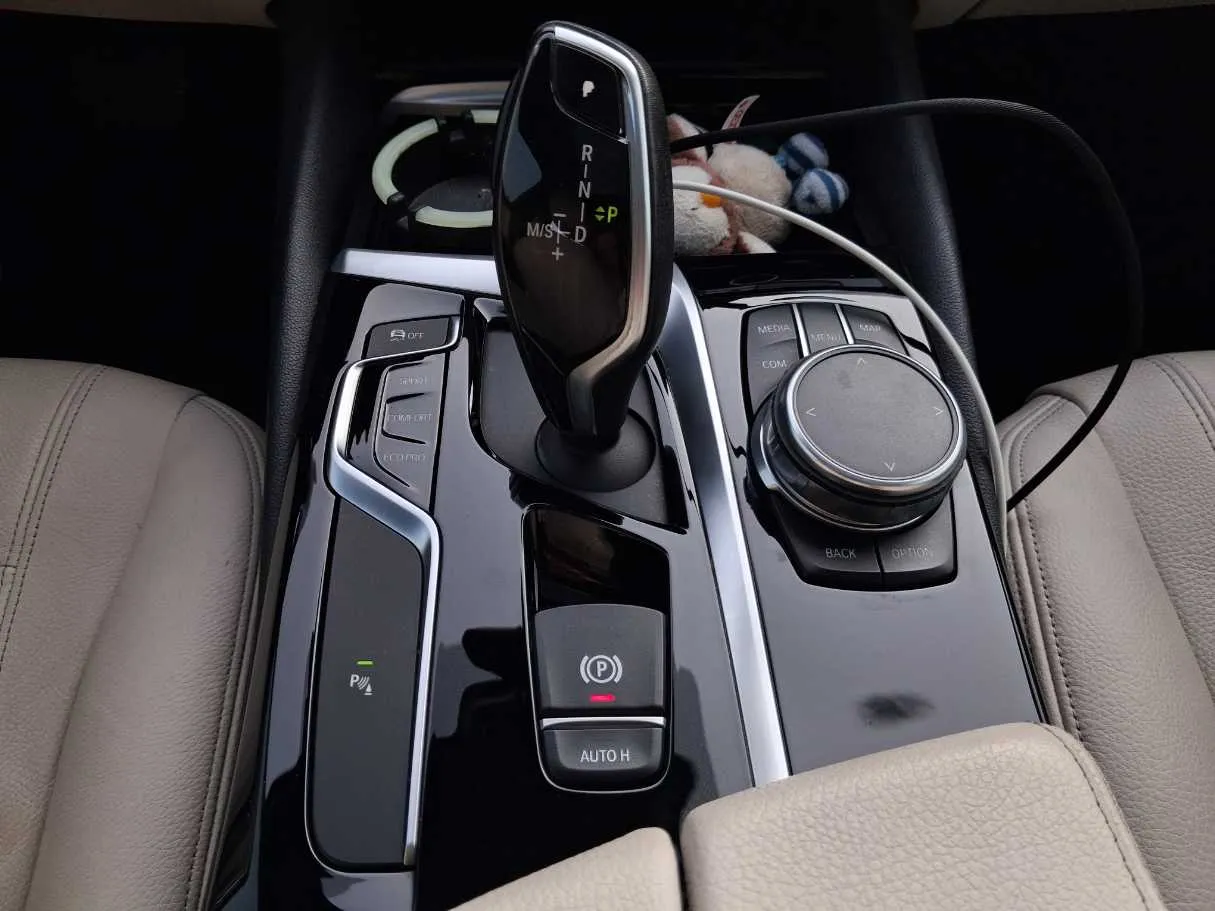 Car image 16