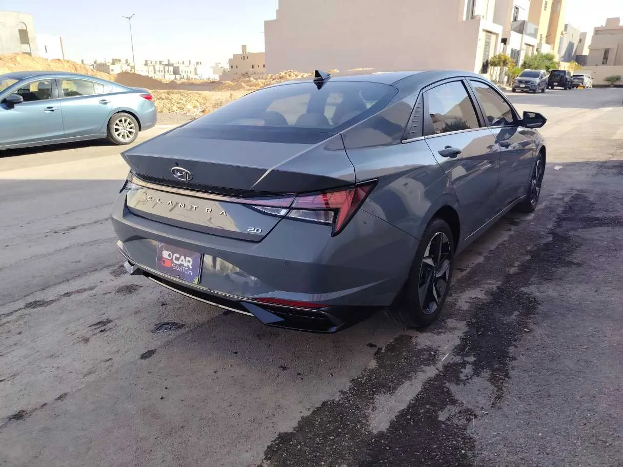 Car image 5