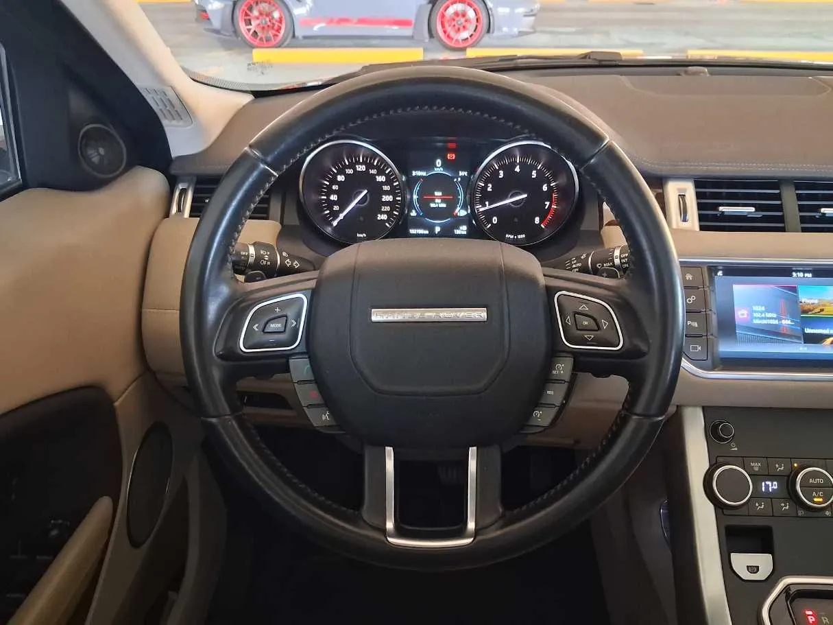 Car image 18