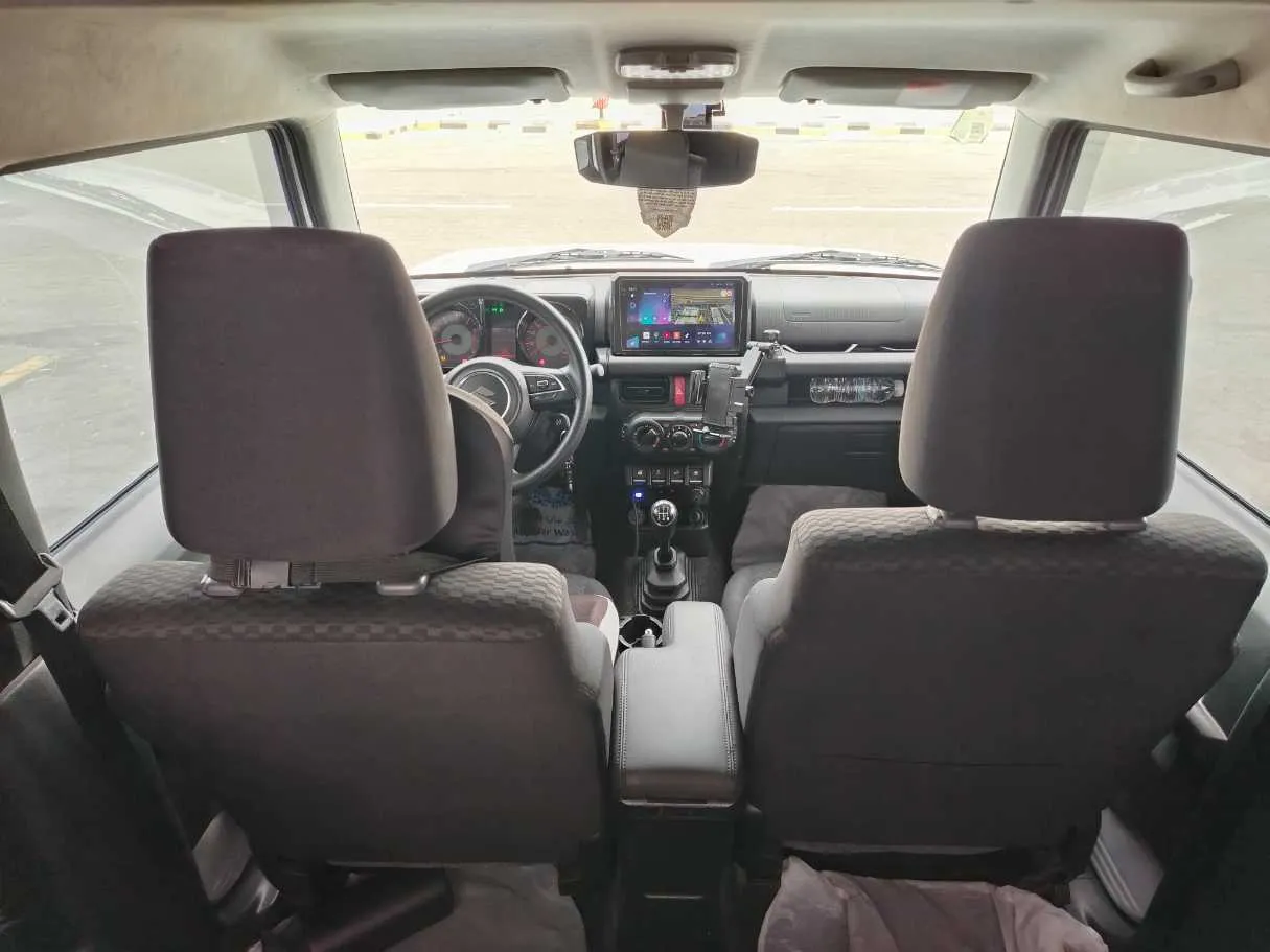 Car image 19