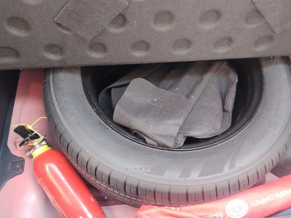 Car image 35