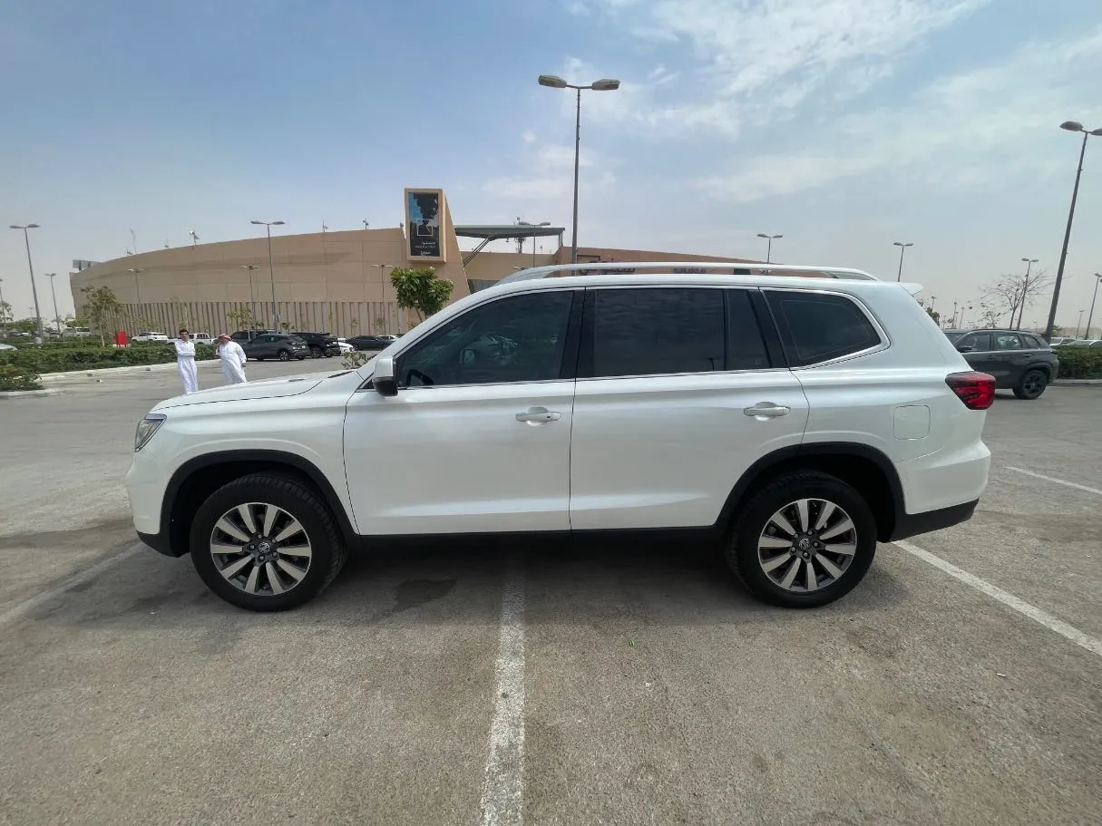 Car image 8