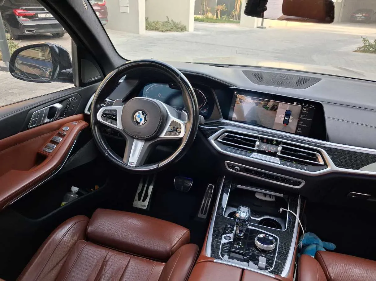 Car image 17