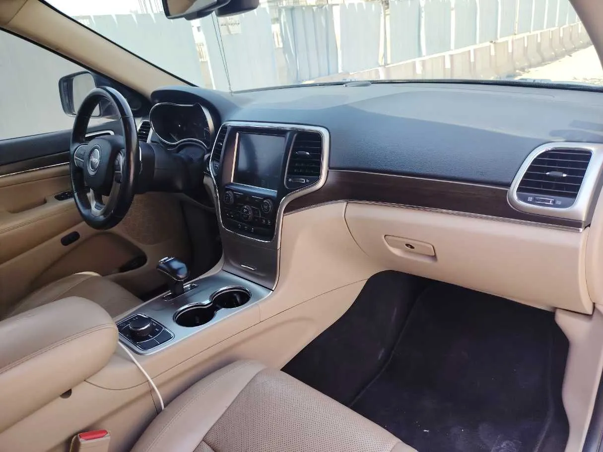 Car image 28