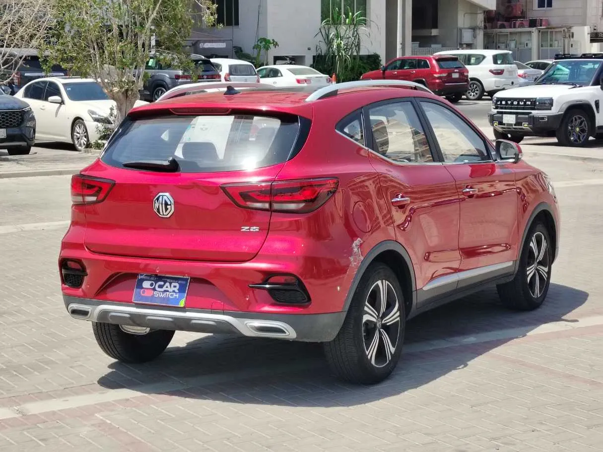 Car image 5