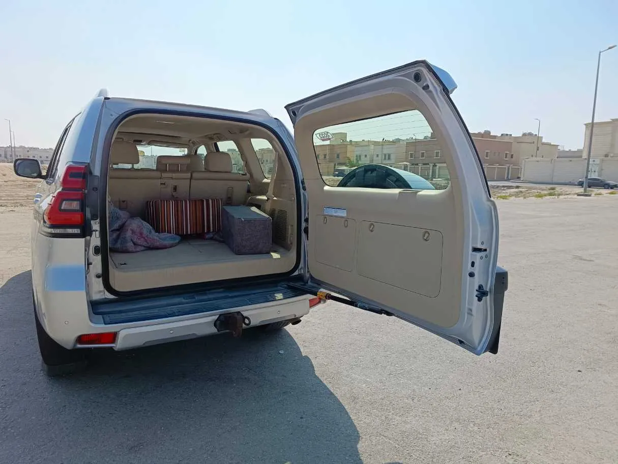 Car image 26
