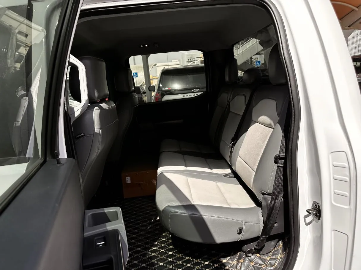 Car image 15