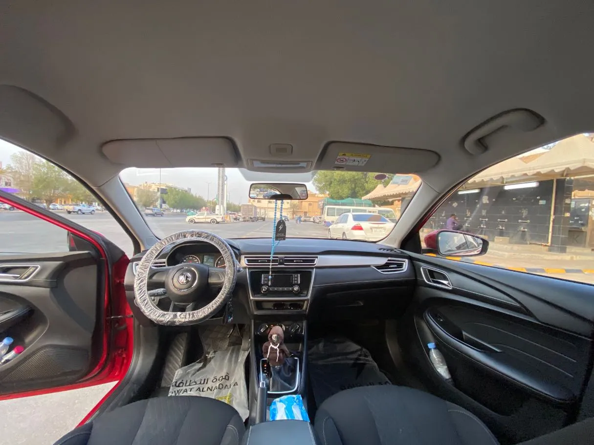 Car image 14