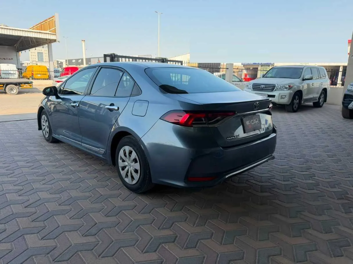 Car image 8