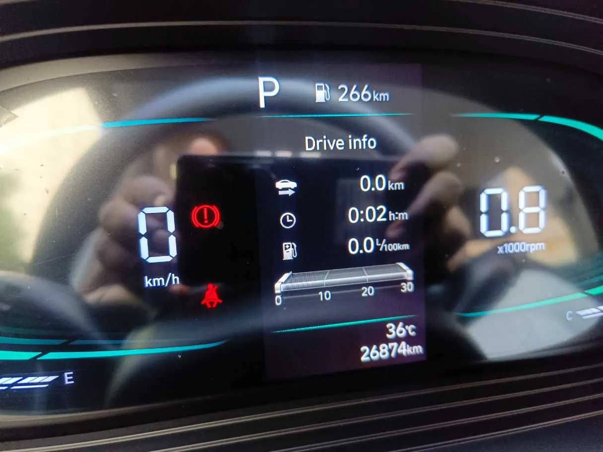 Car image 24