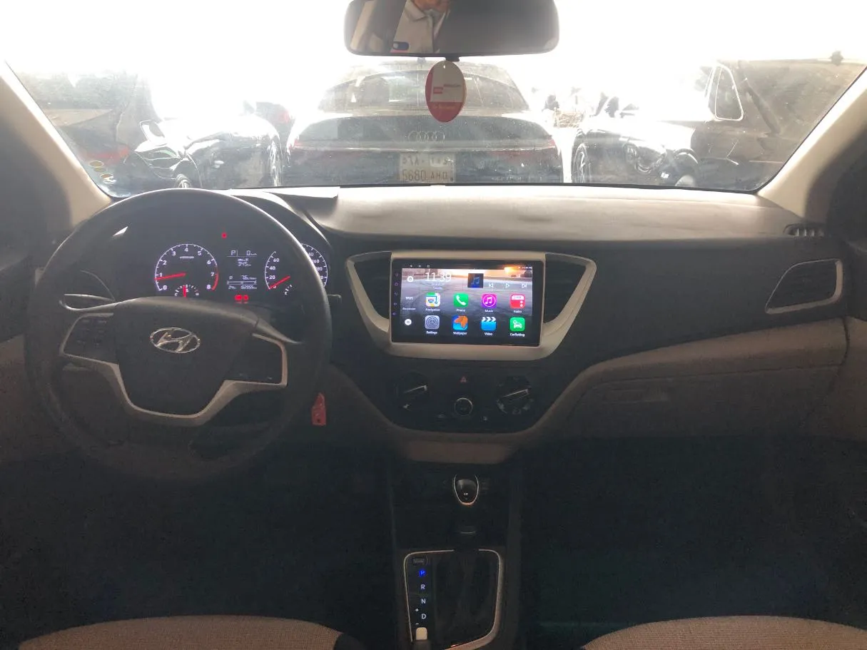 Car image 14