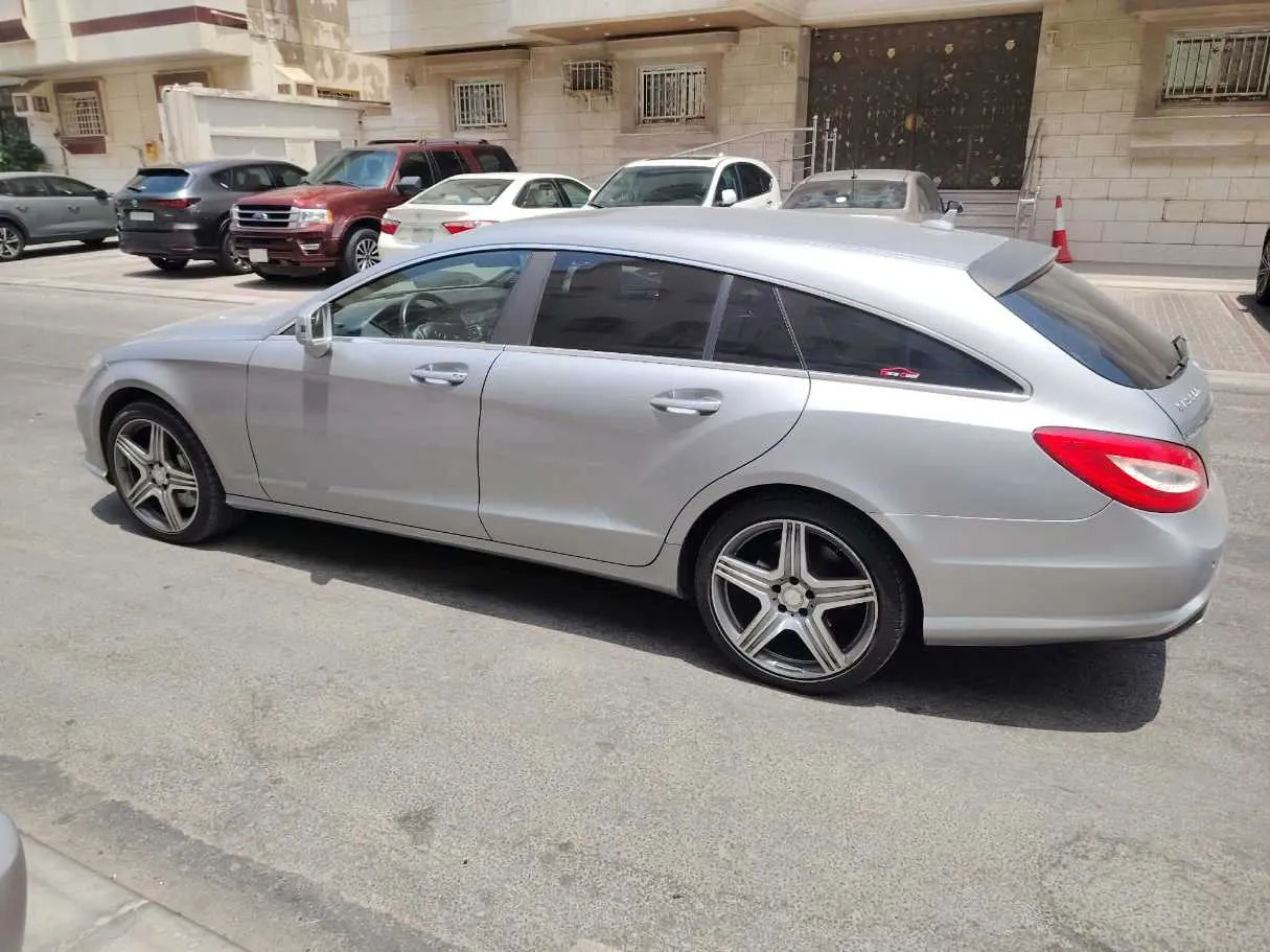 Car image 8