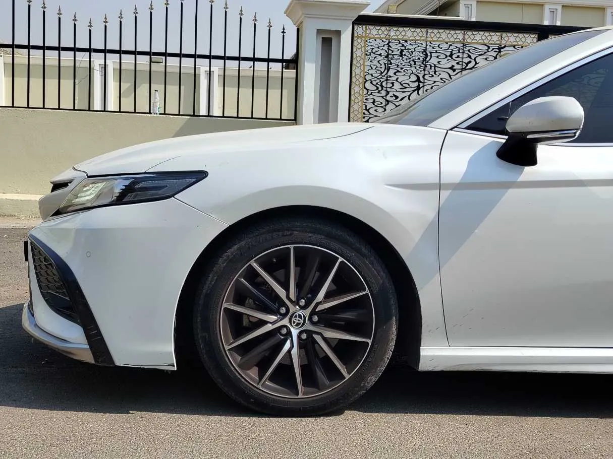 Car image 7