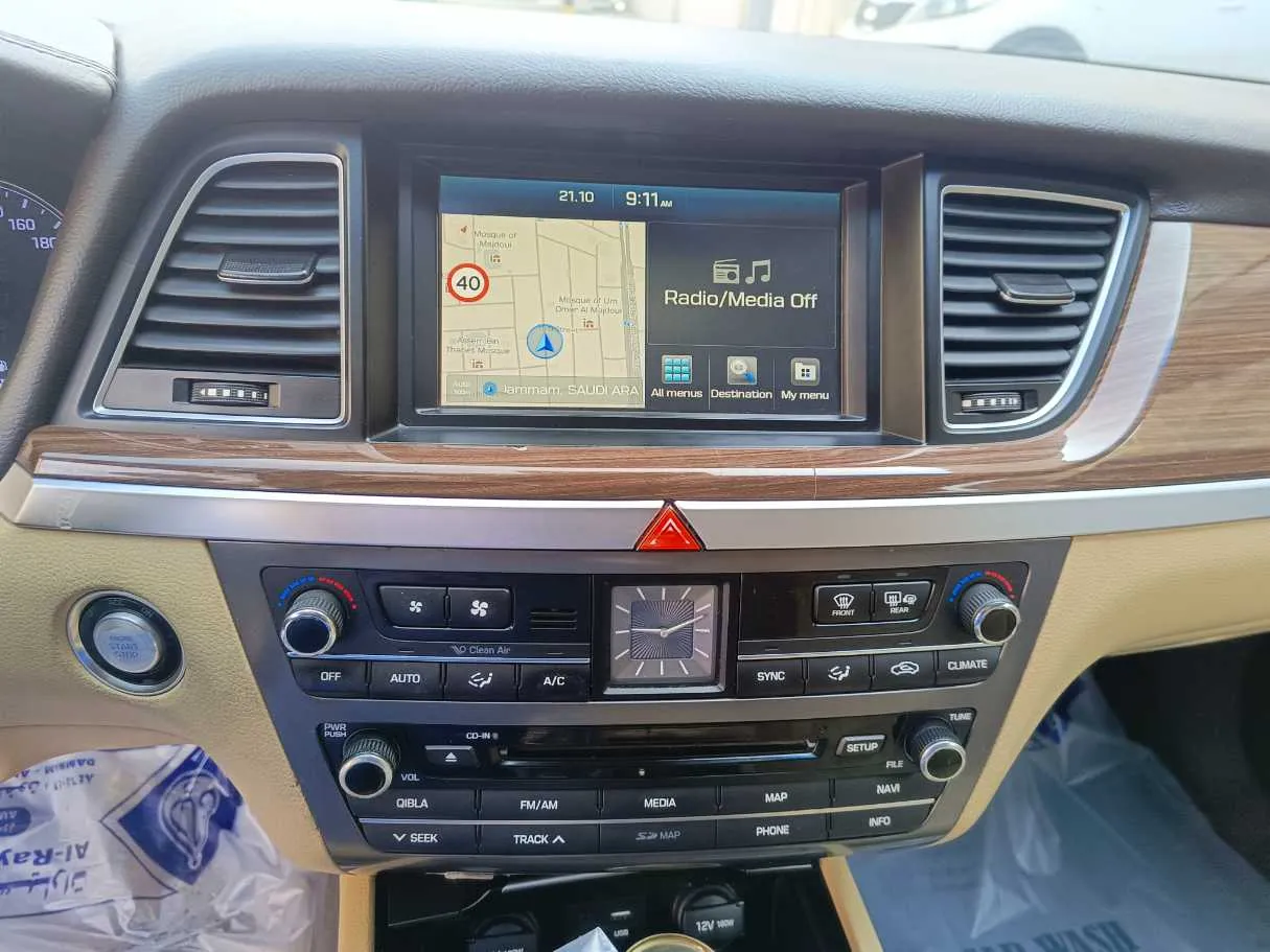 Car image 26